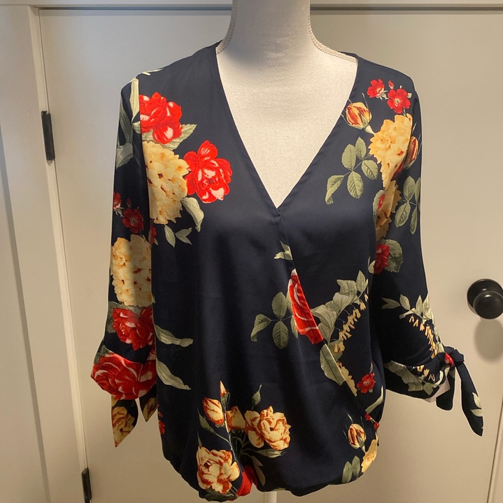 West Kei Navy Floral Polyester High Low Top Small